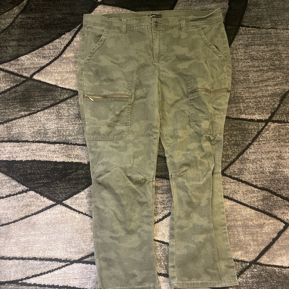 Women's Straight Leg Jeans - Green Camo